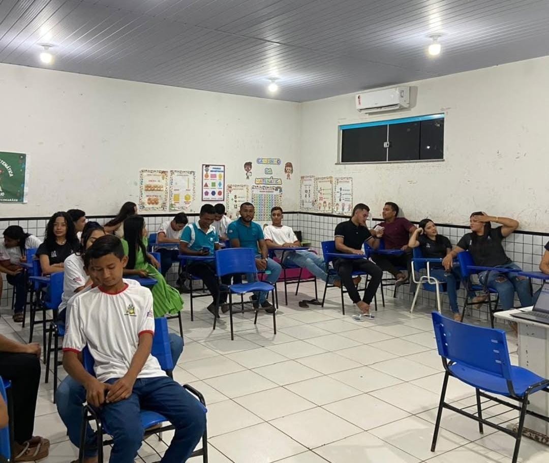 002 ALUNOS DO ENSINO MÉDIO BRILHAM EM APRESENTAÇÃO INTERDISCIPLINAR COM TEMAS DIVERSIFICADOS