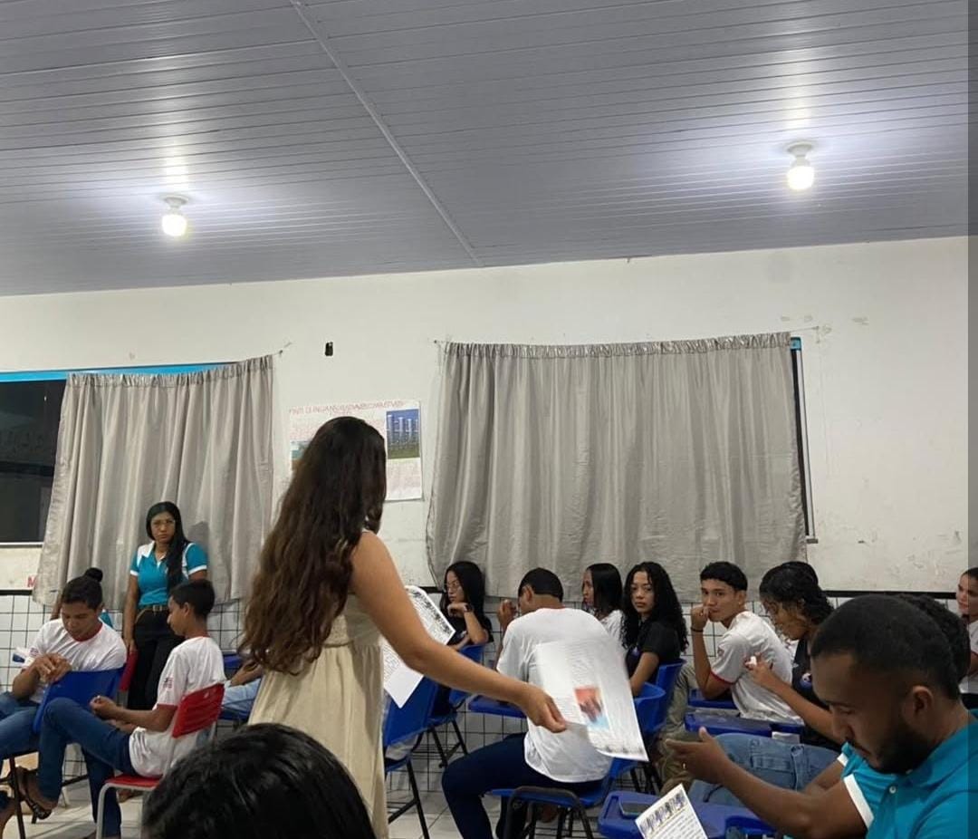 005 ALUNOS DO ENSINO MÉDIO BRILHAM EM APRESENTAÇÃO INTERDISCIPLINAR COM TEMAS DIVERSIFICADOS