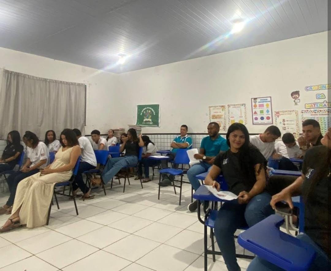 006 ALUNOS DO ENSINO MÉDIO BRILHAM EM APRESENTAÇÃO INTERDISCIPLINAR COM TEMAS DIVERSIFICADOS