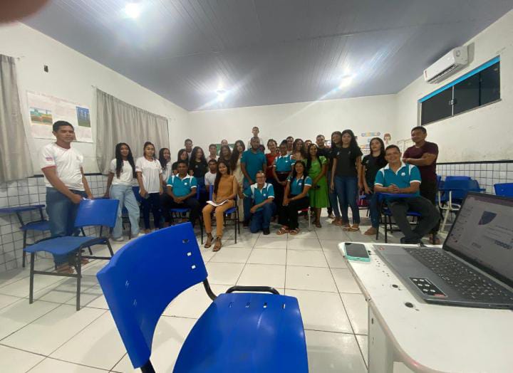 009 ALUNOS DO ENSINO MÉDIO BRILHAM EM APRESENTAÇÃO INTERDISCIPLINAR COM TEMAS DIVERSIFICADOS